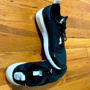 Size 8 black and white air maxs
